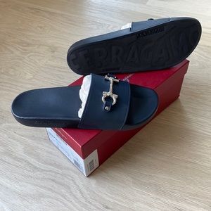 Salvatore Ferragoma Groove 11 Blue Marin slides